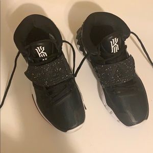 Basketball Shoes - Kyrie - worn ONLY ONCE!!!